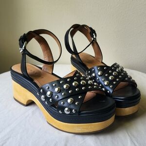 Wooden platform sandals